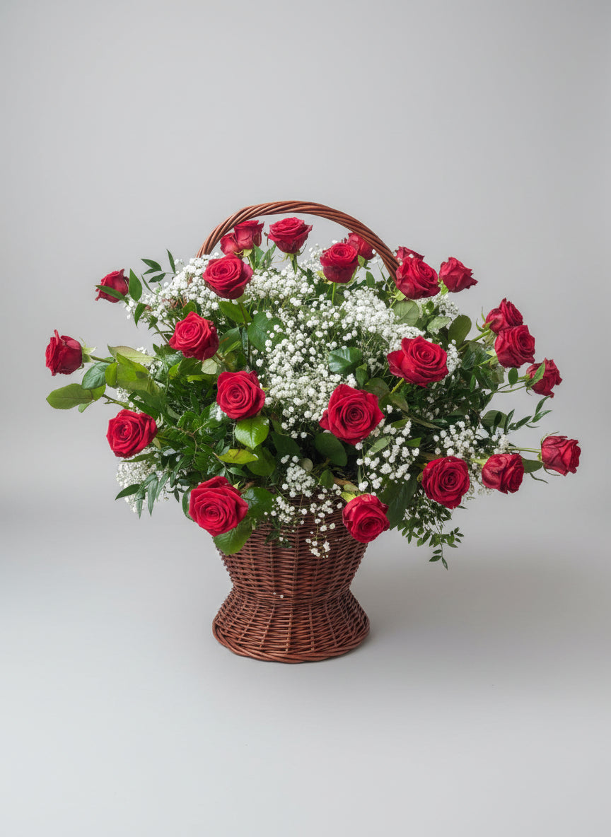 Bukiet róż w koszyczku